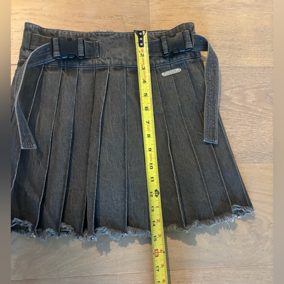 REVOLVE Private Policy New York Buckle Strap Pleated Mini Denim Skirt Grey Small - Picture 12 of 13